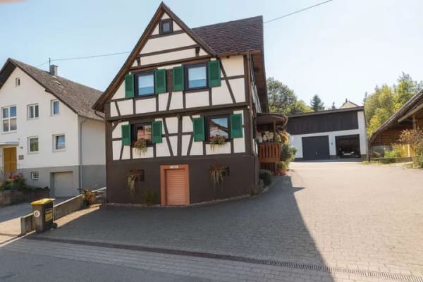 Immobilie in Gaggenau - Idyllisches Zweifamilienhaus mit Garagen und viel Nutzfläche in Gaggenau-Michelbach

 - Bild 2