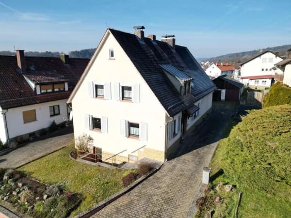 Immobilie in Partenstein - Großzügiges Einfamilienhaus mit vielseitigem Raumangebot und Garten - Bild 1