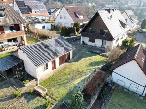 Immobilie in Partenstein - Großzügiges Einfamilienhaus mit vielseitigem Raumangebot und Garten - Bild 2