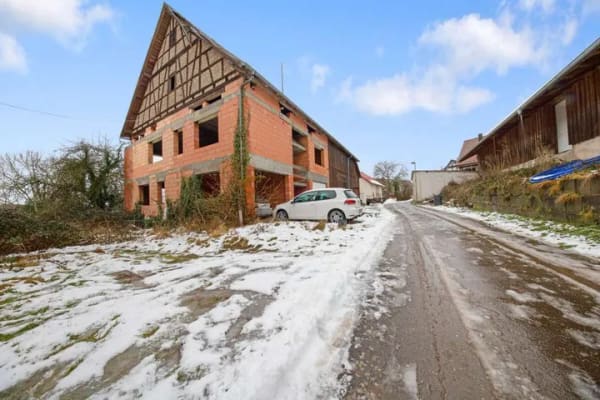 Immobilie in Calw - Ihr neues Projekt: Zwei- bis Dreifamilienhaus mit nebenstehendem Rohbau und riesigem Grundstück! - Bild 2