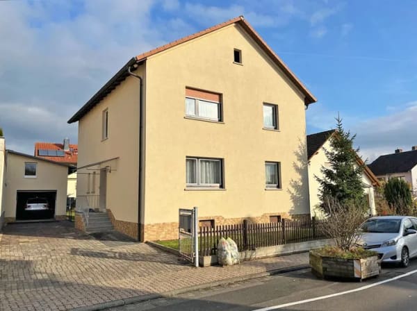 Immobilie in Sulzbach am Main - Grundsolides Haus in schöner Lage - Bild 1