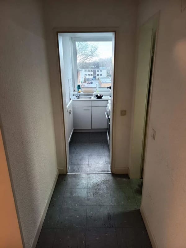 Immobilie in Neumünster - Vermietete 1,5-Zimmer-Wohnung mit kleiner Einbauküche, schönem Balkon und Fahrstuhl im beliebten Ruthenberg - Bild 3