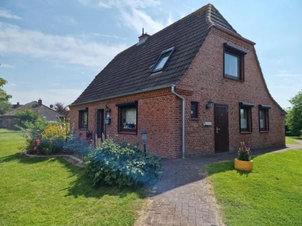Immobilie in Nordstrand - Schönes Haus mit Dachgeschossstudio und großem Garten in Nordseenähe - Bild 1