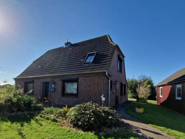 Immobilie in Nordstrand - Schönes Haus mit Dachgeschossstudio und großem Garten in Nordseenähe - Bild 2