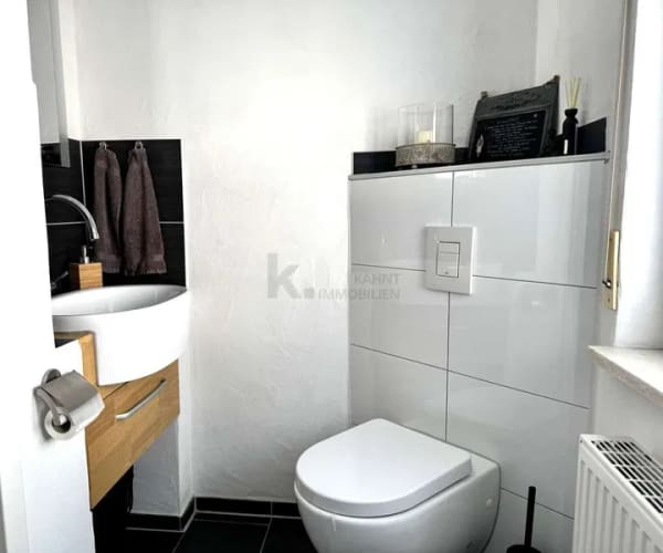 Immobilie in Oberhausen-Rheinhausen - Wohnen mit Hauscharakter – außergewöhnliche Maisonettewohnung auf drei Ebenen - Bild 3