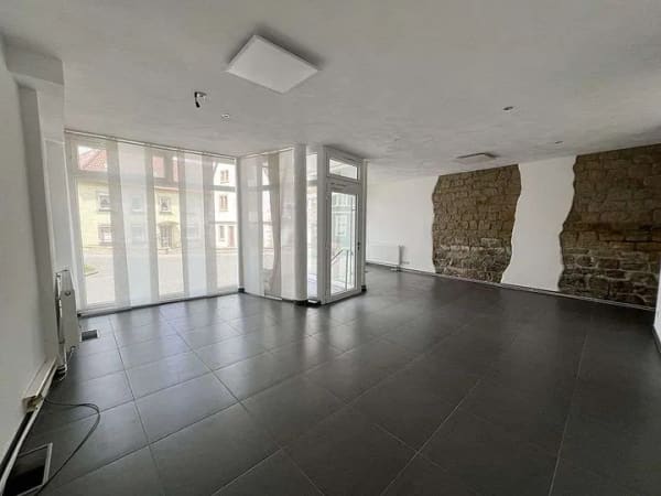 Immobilie in Alsenz - Attraktives Mehrfamilienhaus mit 2 Wohneinheiten und Gewerbeeinheit in zentraler Lage von Alsenz - Bild 1