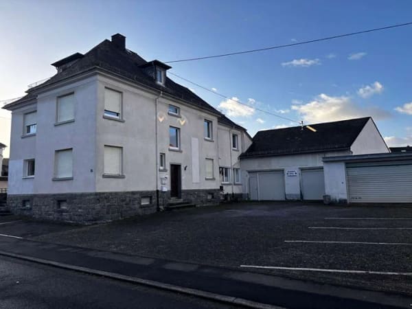 Immobilie in Wirges - Gepflegtes 4 Familienhaus mit 4 Garagen und ausreichend Stellplätzen - Wirges - Bild 0