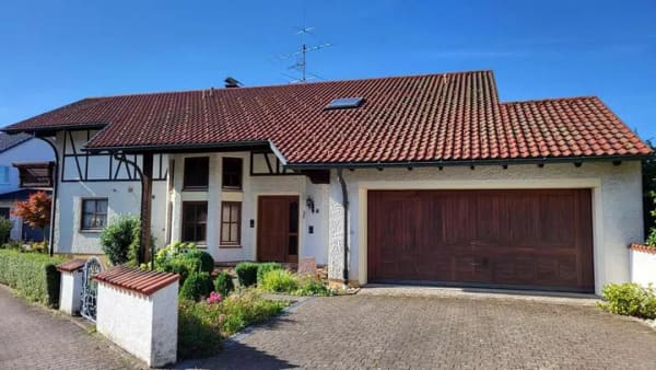 Immobilie in Dornstetten - Wohntraum mit Panorama: Großzügiges Ein- bis Zweifamilienhaus in Dornstetten - Bild 0