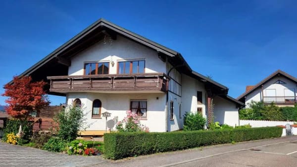 Immobilie in Dornstetten - Wohntraum mit Panorama: Großzügiges Ein- bis Zweifamilienhaus in Dornstetten - Bild 1