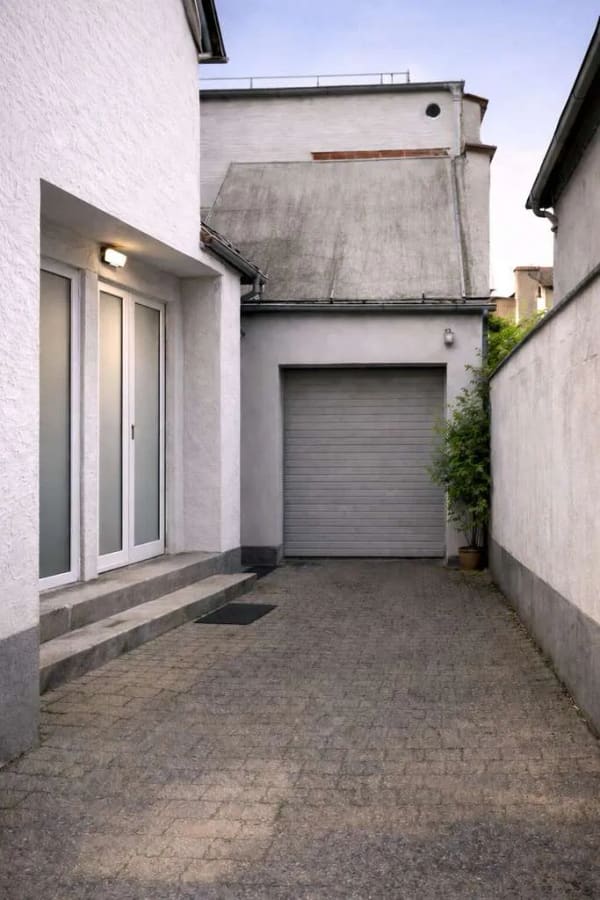Immobilie in Friedberg (Hessen) - Renditestarkes 2–3-Familienhaus in Friedberg – ca. 2.000 €/m² | Seltene Gelegenheit - Bild 0