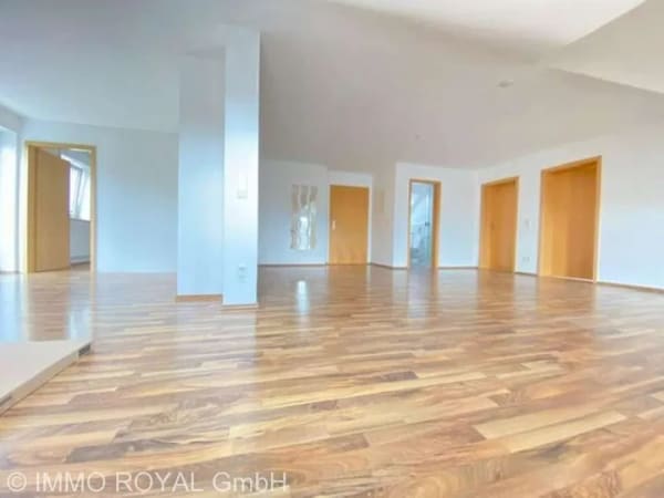 Immobilie in Rednitzhembach - Attraktive 3 Zimmer Wohnung mit 2 Balkonen, PKW-Stellplatz in hochwertigem Zweifamilienhaus in ruhiger Lage bei Schwabach zu verkaufen. - Bild 2