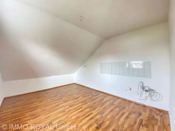Immobilie in Rednitzhembach - Attraktive 3 Zimmer Wohnung mit 2 Balkonen, PKW-Stellplatz in hochwertigem Zweifamilienhaus in ruhiger Lage bei Schwabach zu verkaufen. - Bild 4