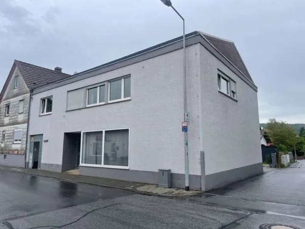 Immobilie in Ober-Ramstadt - Wohnen und Arbeiten!
Helle 4-Zimmer-Wohnung mit Ladengeschäft in Nieder-Modau - Bild 0