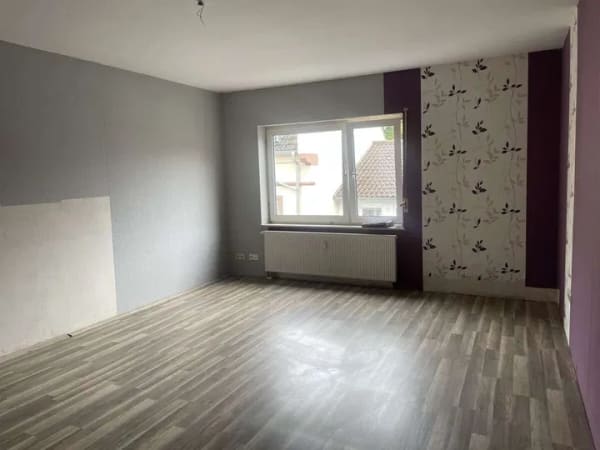 Immobilie in Ober-Ramstadt - Wohnen und Arbeiten!
Helle 4-Zimmer-Wohnung mit Ladengeschäft in Nieder-Modau - Bild 1