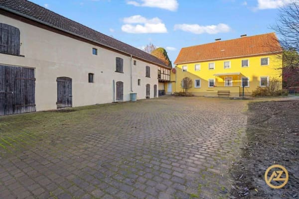 Immobilie in Wanzleben-Börde - "Solides Wohnhaus mit großem Grundstück, Garagen und vielseitiger Nutzung" - Bild 1