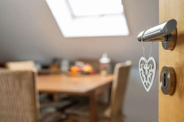 Immobilie in Sinzing - Erste eigene vier Wände: 4-Zi.-DG-Wohnung mit Balkon & Garten in Sinzing - Bild 0