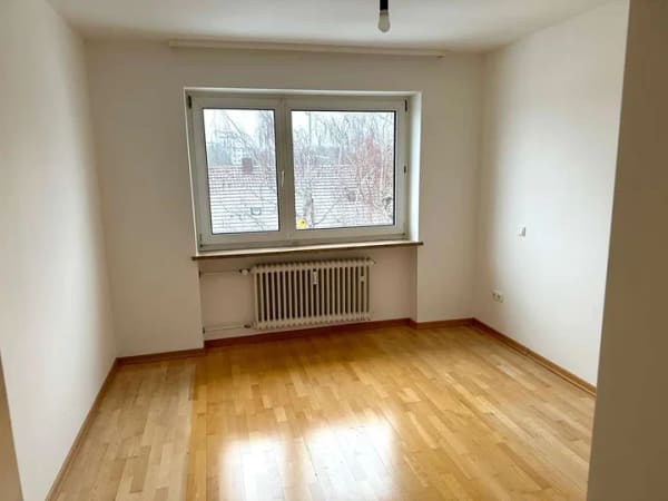 Immobilie in Oberschleißheim - Sofort einziehen: Helle 2,5-Zimmer-Wohnung mit Balkon & Keller in Oberschleißheim - Bild 2