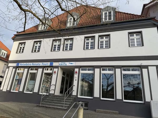 Immobilie in Waren (Müritz) - 3 ZKB Eigentumswohnung *** Direkt am Markt gelegen *** Waren (Müritz) *** Badewanne*** Gäste-WC *** - Bild 0