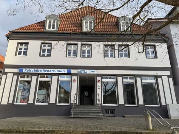 Immobilie in Waren (Müritz) - 3 ZKB Eigentumswohnung *** Direkt am Markt gelegen *** Waren (Müritz) *** Badewanne*** Gäste-WC *** - Bild 1