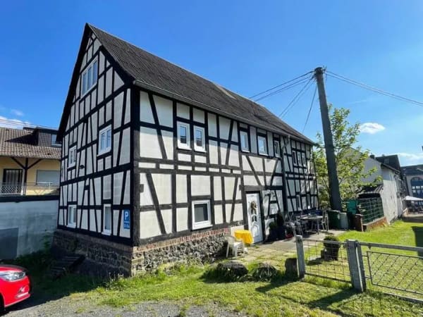 Immobilie in Asbach - ASBACH -Zentrum-, 2-3 Parteienhaus mit 150 m² Wfl. (DG ausbaufähig) + weiterer Nutzflächen im EG/UG - Bild 0