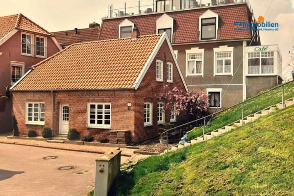 Immobilie in Neuharlingersiel - Charaktervolles Ferienhaus direkt hinterm Hafendeich - Bild 0