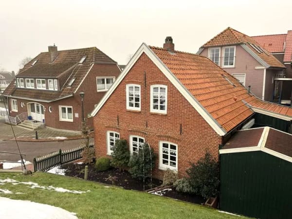 Immobilie in Neuharlingersiel - Charaktervolles Ferienhaus direkt hinterm Hafendeich - Bild 1