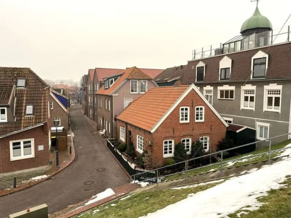 Immobilie in Neuharlingersiel - Charaktervolles Ferienhaus direkt hinterm Hafendeich - Bild 2