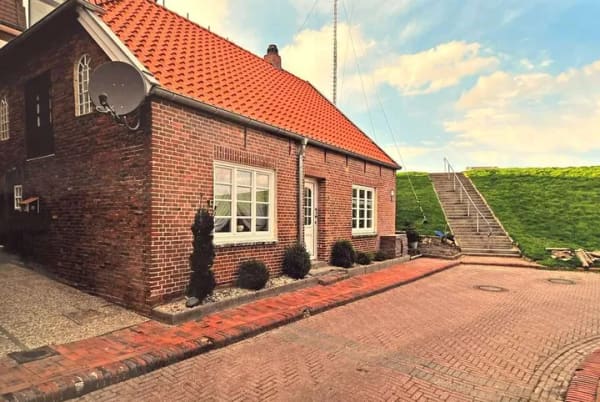 Immobilie in Neuharlingersiel - Charaktervolles Ferienhaus direkt hinterm Hafendeich - Bild 3