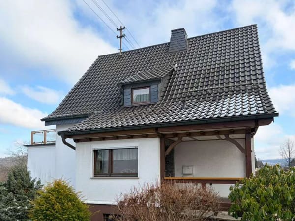 Immobilie in Mittelhof - **PREISREDUZIERUNG**
Gemütliches Einfamilienhaus mit toller Weitsicht über das Siegtal in beliebter - Bild 1