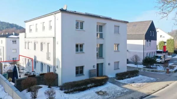 Immobilie in Deining - Hochwertige 2-Zimmer-Wohnung mit Südterrasse und Privatgarten - Bild 0