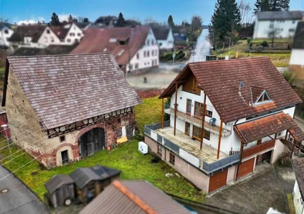 Immobilie in Schönbrunn - Großzügiges Zweifamilienhaus mit großer Scheune in Schwanheim  - Bild 0