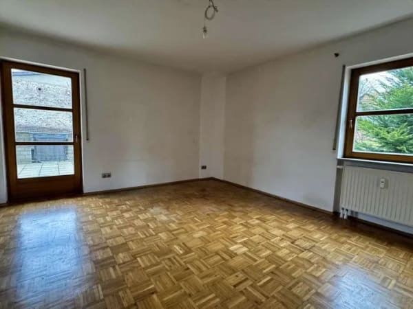 Immobilie in Schönbrunn - Großzügiges Zweifamilienhaus mit großer Scheune in Schwanheim  - Bild 4