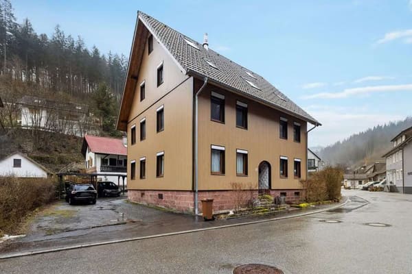 Immobilie in Baiersbronn - Mehrgenerationenhaus mit 3 Wohneinheiten in Schönmünzach – Wohnen & Vermieten - Bild 0