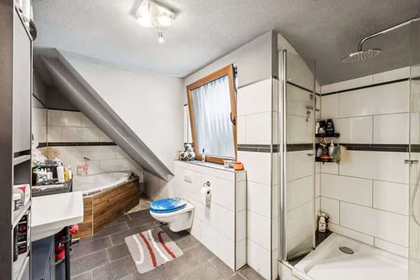 Immobilie in Baiersbronn - Mehrgenerationenhaus mit 3 Wohneinheiten in Schönmünzach – Wohnen & Vermieten - Bild 1