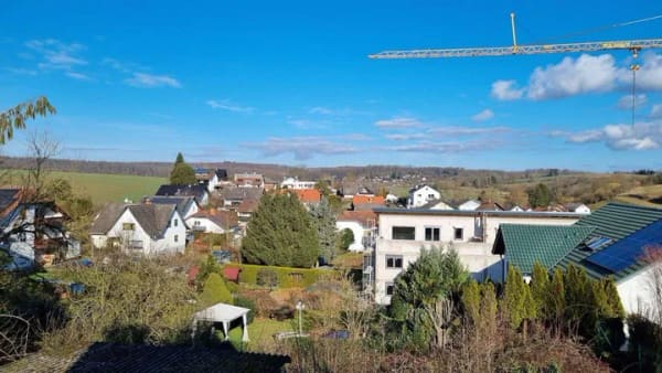 Immobilie in Gründau - 1 FH unterkellert mit neuem Dach, 768m² Grundstück, Doppelgarage, Fernblick, in bester Lage in Mittel-Gründau - Bild 2