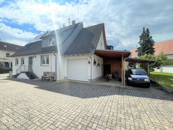 Immobilie in Kirchheim am Ries - Gut gepflegtes und modernisiertes EFH mit Historie, Garagen & separater Doppelgarage und Garten - Bild 0