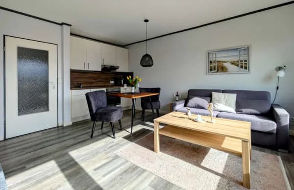Immobilie in Borkum - Provisionsfrei für Käufer: Ferien-Wohnung mit Südwestbalkon - im Blick: Alter und Neuer Leuchtturm! - Bild 1