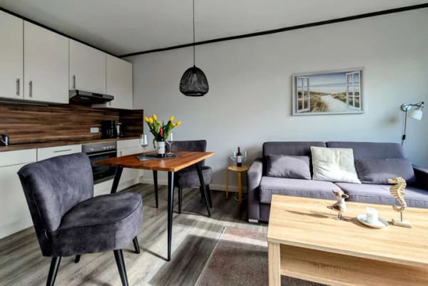 Immobilie in Borkum - Provisionsfrei für Käufer: Ferien-Wohnung mit Südwestbalkon - im Blick: Alter und Neuer Leuchtturm! - Bild 2