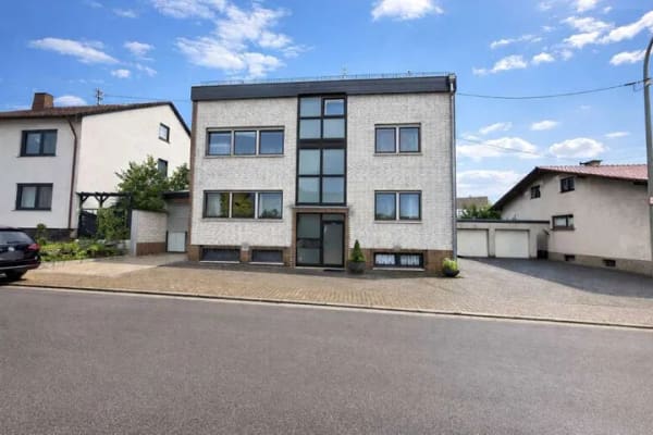 Immobilie in Wadgassen - Attraktives freistehendes Mehrfamilienhaus mit 5 Wohneinheiten und großzügigen Lagerflächen - Bild 0