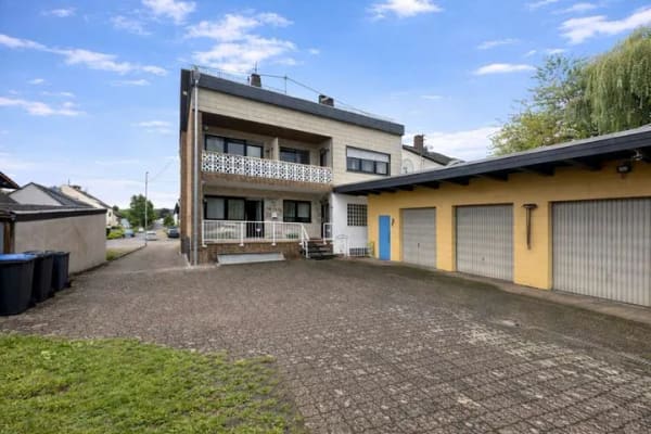 Immobilie in Wadgassen - Attraktives freistehendes Mehrfamilienhaus mit 5 Wohneinheiten und großzügigen Lagerflächen - Bild 1
