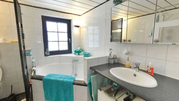 Immobilie in Adenbüttel - Fachwerkhaus mit Gartennutzung, Balkon und Garage 
 - Bild 1