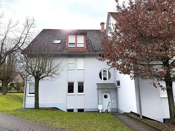 Immobilie in Bebra - Geräumige Wohnung 1. OG mit 4 ZKB in beliebter Lage von Bebra ! - Bild 0