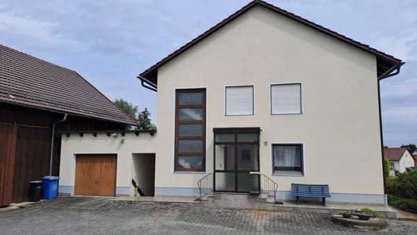 Immobilie in Künzing - 2 Häuser mit Photovoltaik, Stadl, Scheune und Bauplatz - Bild 3