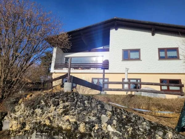 Immobilie in Lichtenstein - Das Wohnrefugium für Naturliebhaber! Landhaus mit ELW - Bild 0