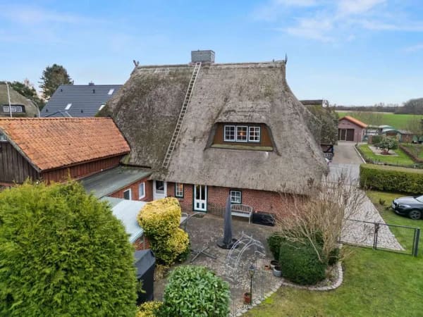Immobilie in Hohwacht - Historische Reetdachkate mit Sauna, Whirlpool und großem Naturgrundstück - Bild 3