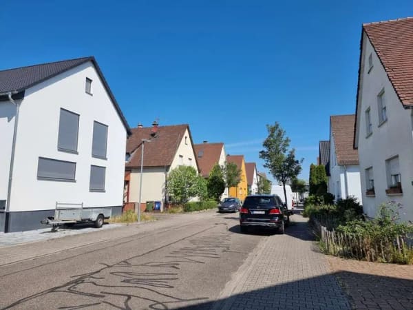 Immobilie in Linkenheim-Hochstetten - Platz für die ganze Familie: Ein- bis Zweifamilienhaus mit Garten und Garage - Bild 0
