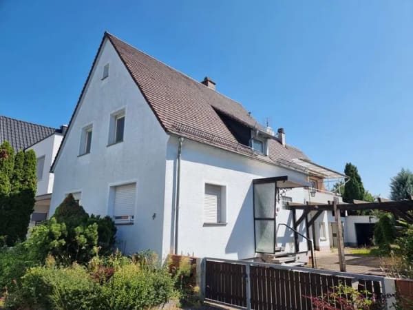 Immobilie in Linkenheim-Hochstetten - Platz für die ganze Familie: Ein- bis Zweifamilienhaus mit Garten und Garage - Bild 1