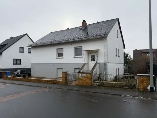 Immobilie in Hünfelden - Freistehendes Einfamilienhaus mit Garage in Hünfelden - Mensfelden - Bild 0