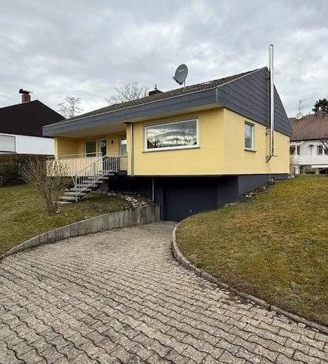 Immobilie in Gaienhofen - Gaienhofen-Horn: Freistehendes Wohnhaus mit Garage in Seenähe - Bild 0