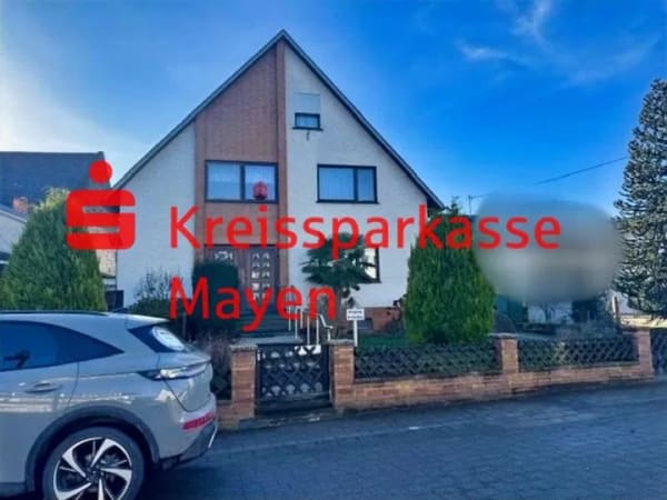 Immobilie in Polch - Freistehendes Einfamilienhaus mit viel Platz, Garten und 2 Garagen - Bild 0